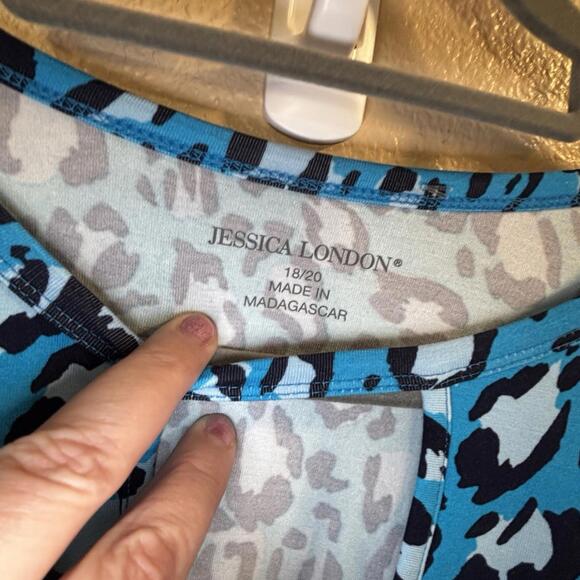 Jessica London V-Neck Pullover Rayon Top Shirt Blue Animal Print Bold Sexy 18/20 - Picture 3 of 11